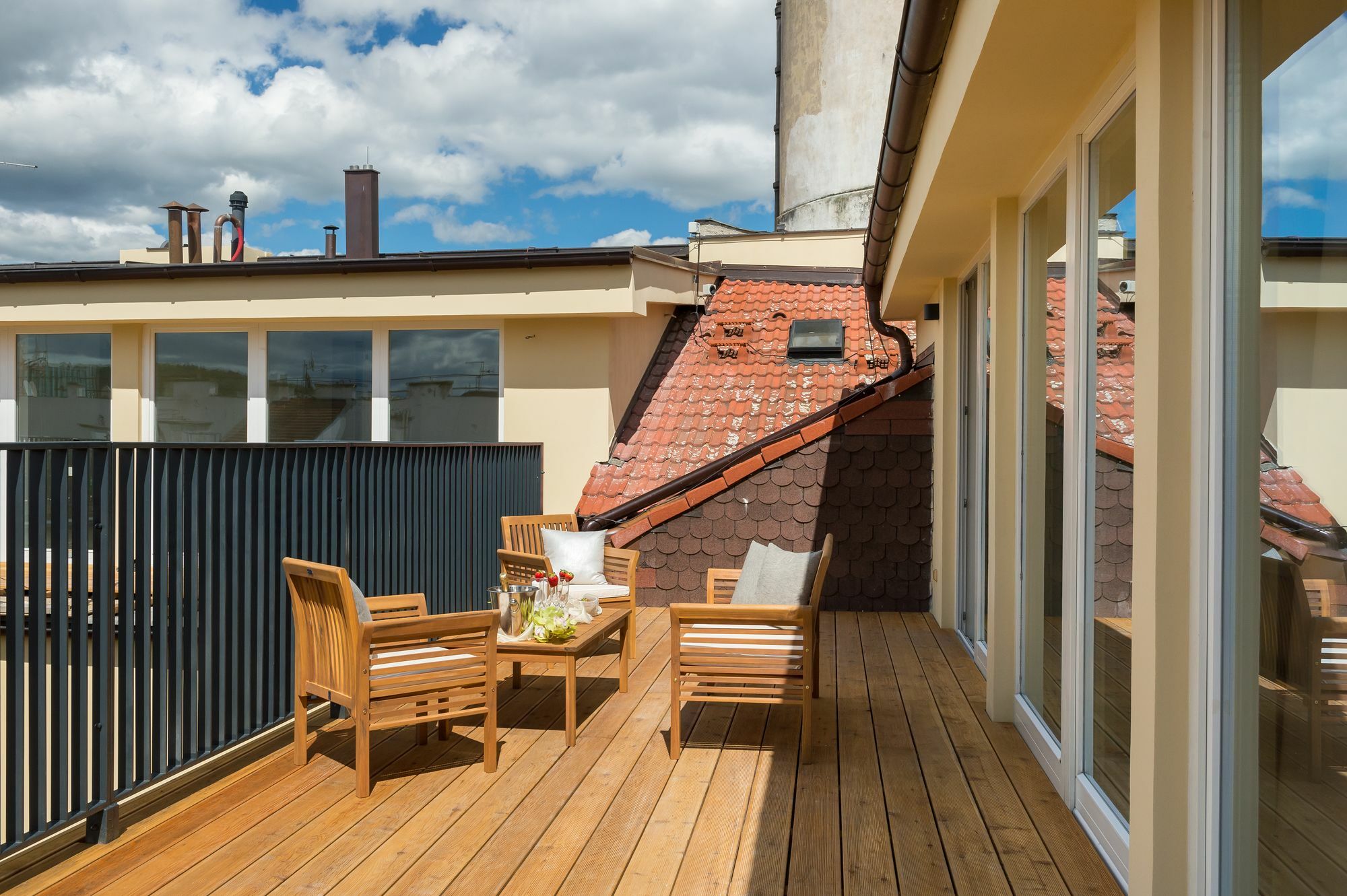 Jindrisska Apartments Прага Екстериор снимка